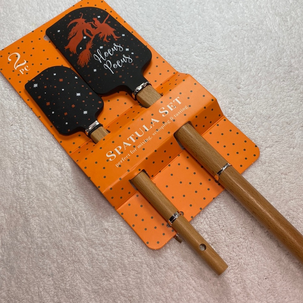 HOCUS POCUS DISNEY BAKING SPATULA SET NWT SET IF 2 - Picture 2 of 4
